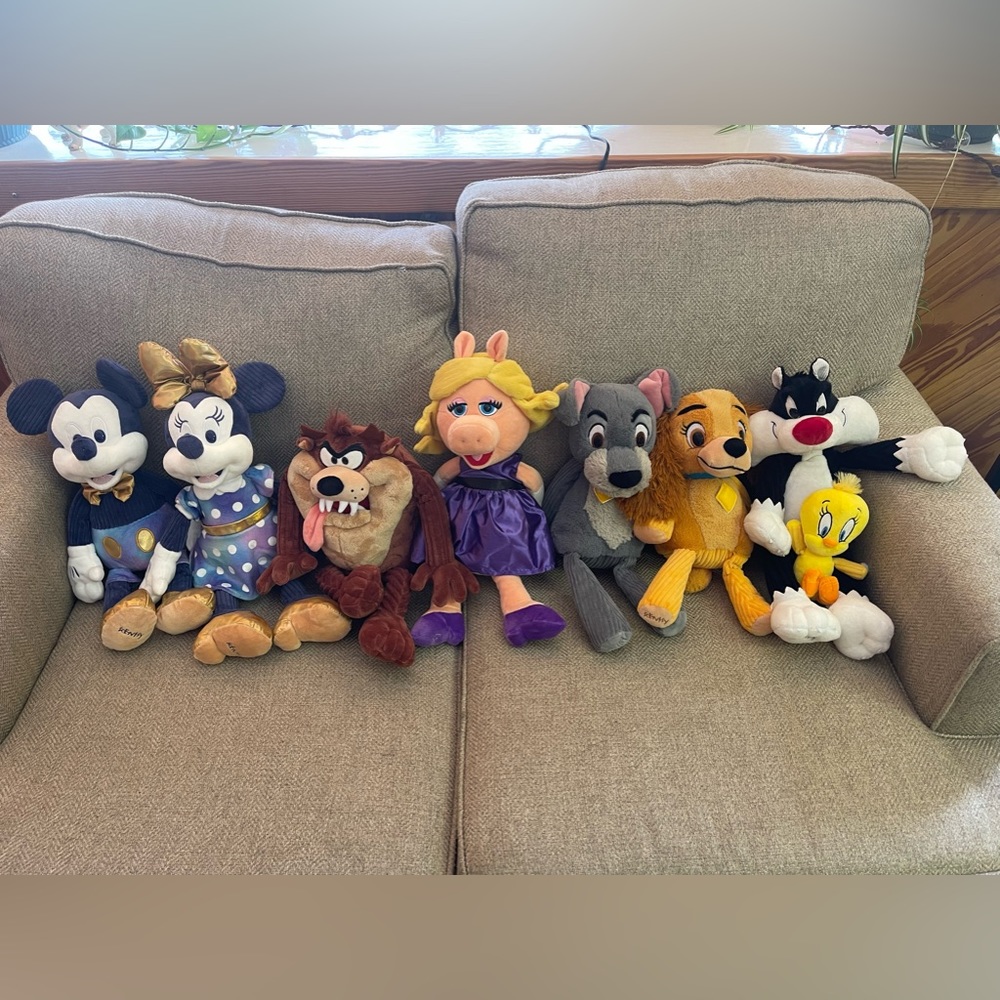 Disney/LooneyTunes Scentsy Buddies